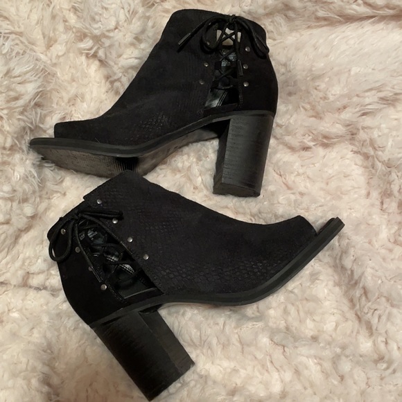 Nine West Merlahnio Black Leather Booties size 7.5 - Picture 5 of 6